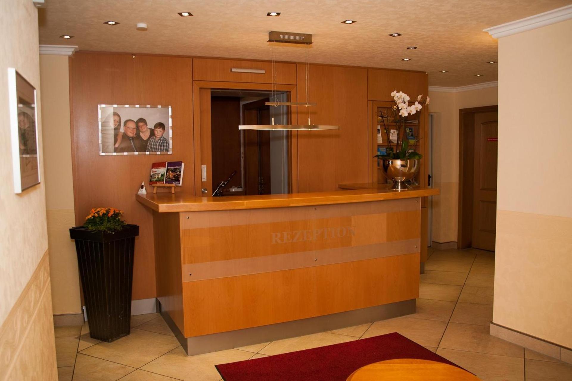 Rosenhotel Scherer Schiffweiler Exterior foto